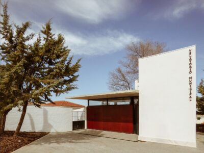 Velatorio de Casas de Lázaro: arquitectura para arropar a las familias cuando pierden a un ser querido