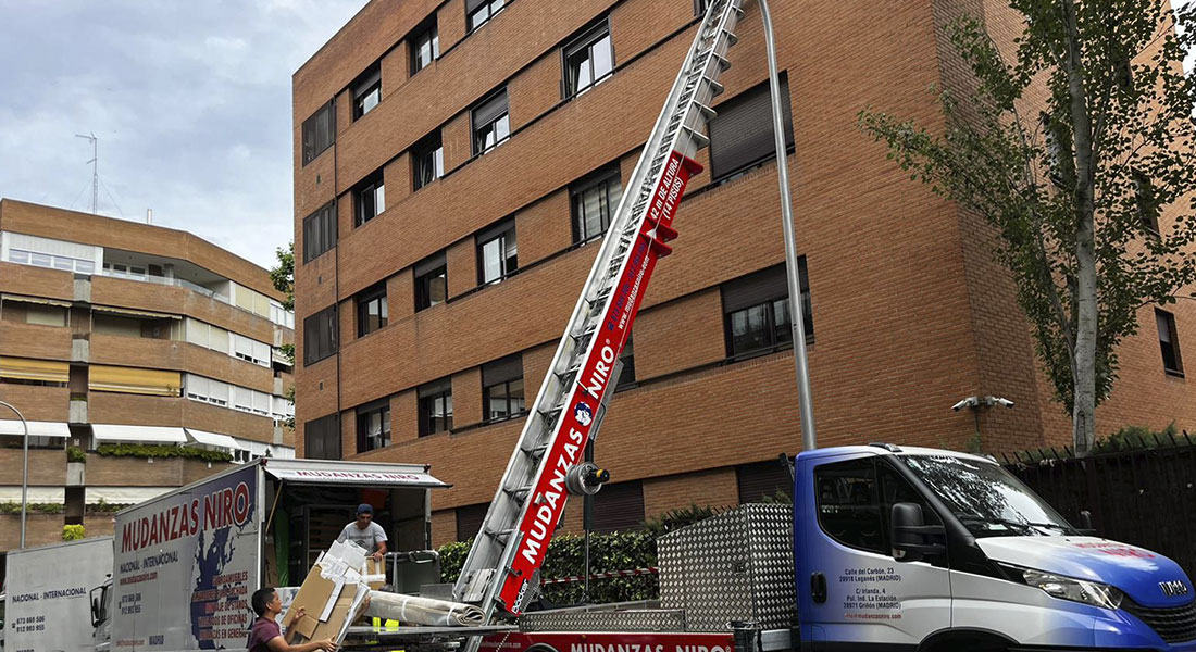 Usos del alquiler de grúas elevadoras