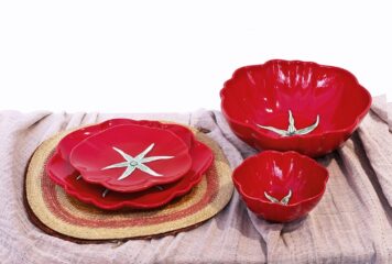 El verano empieza en la mesa, llena de colores vibrantes y texturas artesanales