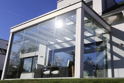 Aluvidal apuesta por las cortinas de vidrio en Zaragoza para espacios más funcionales y estéticos