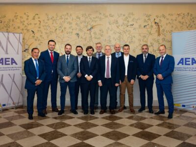 La patronal del aluminio se reúne con el Ministro de Industria para abordar los desafíos del sector
