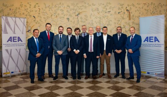 La patronal del aluminio se reúne con el Ministro de Industria para abordar los desafíos del sector