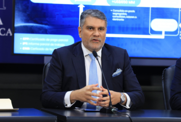 Andrés Farrugia impulsa financiamiento de Caja de Ahorros para acelerar obras públicas en Panamá