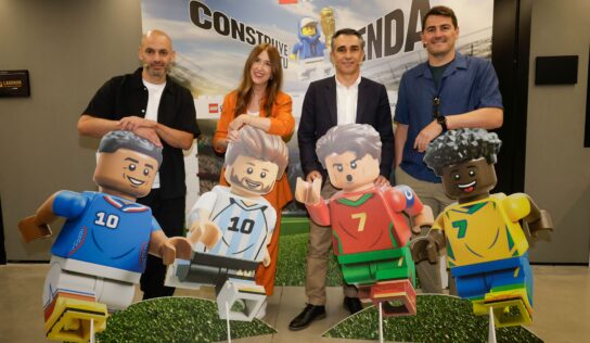 El Grupo LEGO presenta junto a Iker Casillas la colección LEGO® Editions en el museo Legends