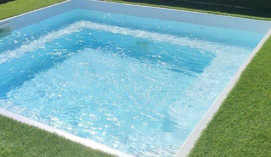 Poliéster Casariche revoluciona la preparación para el verano con soluciones de baño rápidas y duraderas