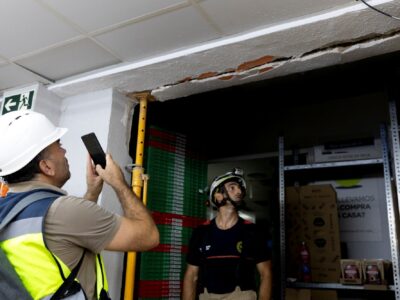 Arquitectos técnicos y bomberos revisan más de 3.000 incidencias en edificios de Granada