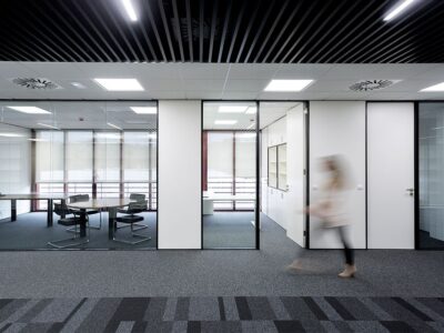 El suelo técnico elevado impulsa la flexibilidad en las oficinas de Málaga